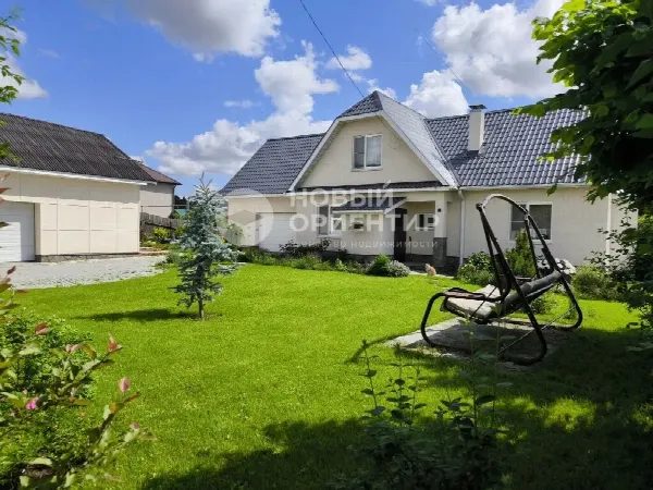 Коттедж, 210 м², участок 12.8 сот.