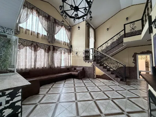 Коттедж, 300 м², участок 20 сот.