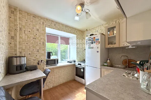 2-комн. квартира, 42.4 м², 2/4 эт.