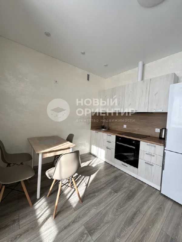 1-комн. квартира, 37 м², 8/24 эт.