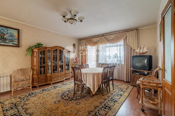 Коттедж, 253 м², участок 10.5 сот.