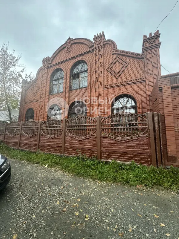 Дом, 400 м², участок 4 сот.