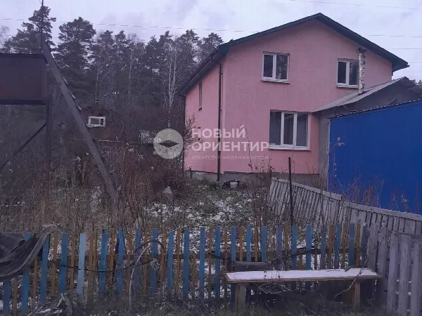 Коттедж, 136 м², участок 6 сот.