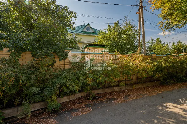 Коттедж, 754 м², участок 16.5 сот.
