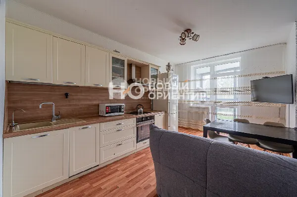 3-комн. квартира, 90 м², 4/27 эт.