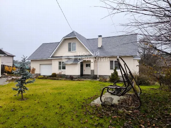 Коттедж, 210 м², участок 12.8 сот.