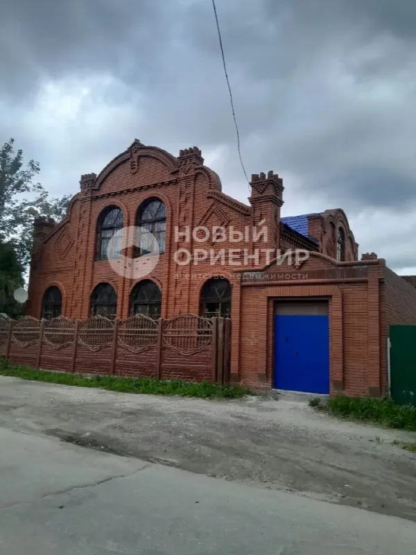 Дом, 400 м², участок 4 сот.