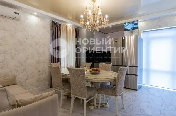 Коттедж, 180 м², участок 9 сот.